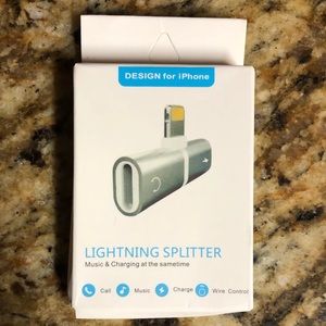 🌸 iPhone Adapter. Listen to music and charge